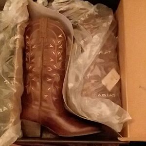 Ariat Womens size 7 Desert Holly